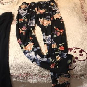 Black and lots of roses 🌹